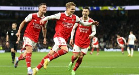 泰山“暴打”国安！媒体人热议：塞蒂恩要被拷打，防线如同曼联